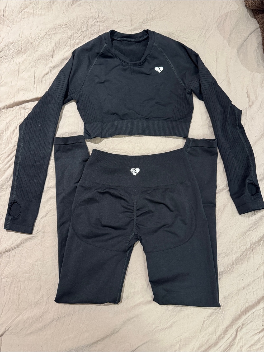 2 pc SET Women’s Best Crop Top dfyne Leggings with White Heart Logo - Activewear